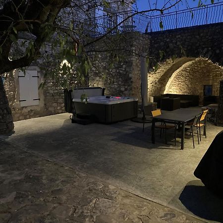 La Closerie D'Escalin Gite 12 Personnes Et Jacuzzi La Garde-Adhémar Eksteriør billede